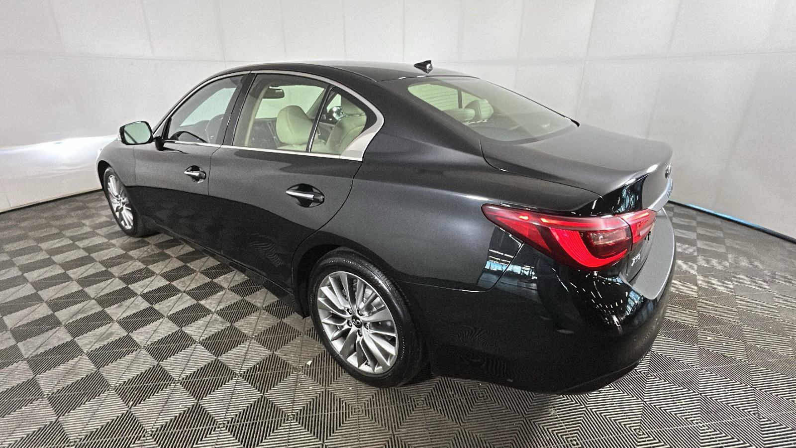 Used 2023 INFINITI Q50 Luxe AWD/4WD image 4