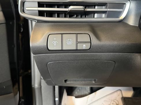 Used 2025 Hyundai Elantra Hybrid FWD image 18