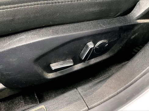 Used 2017 Ford Fusion SE w/ Fusion SE Technology Package image 38