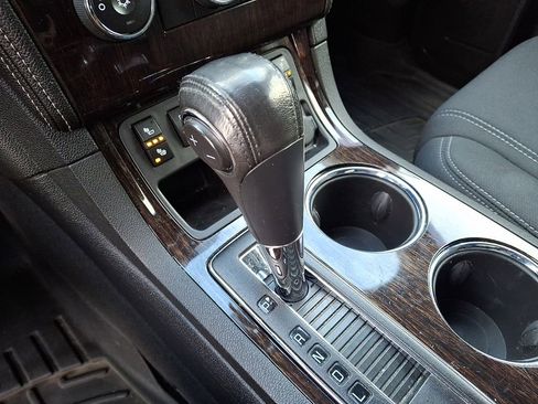 Used 2016 Chevrolet Traverse LT image 15