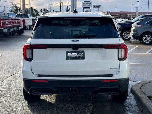 Used 2021 Ford F350 Lariat w/ Chrome Package image 4