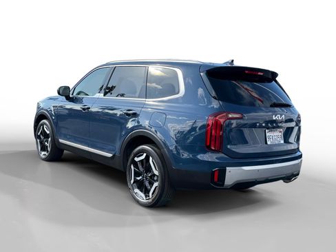 Used 2023 Kia Telluride S image 3