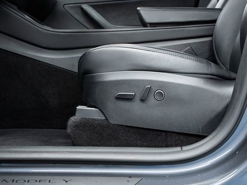 Used 2023 Tesla Model Y Long Range image 39