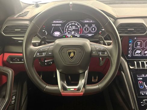 Used 2022 Lamborghini Urus AWD/4WD image 11