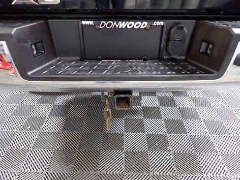 Used 2016 Nissan Titan SL image 20