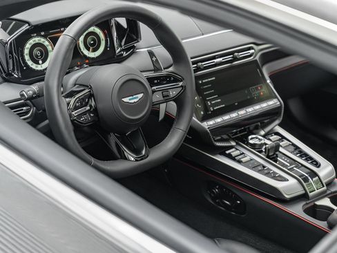 Used 2025 Aston Martin Vanquish RWD image 16