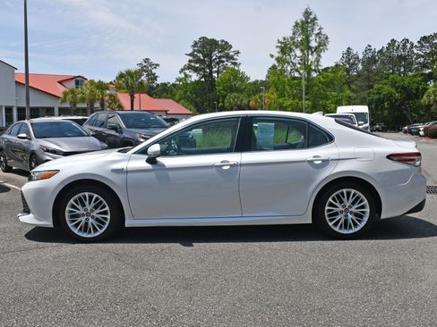 Used 2019 Toyota Camry XLE FWD image 2