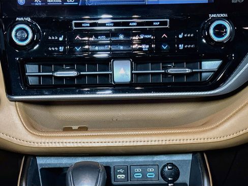 Used 2022 Toyota Highlander Platinum AWD/4WD image 13