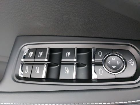 New 2026 Porsche Macan Turbo image 30