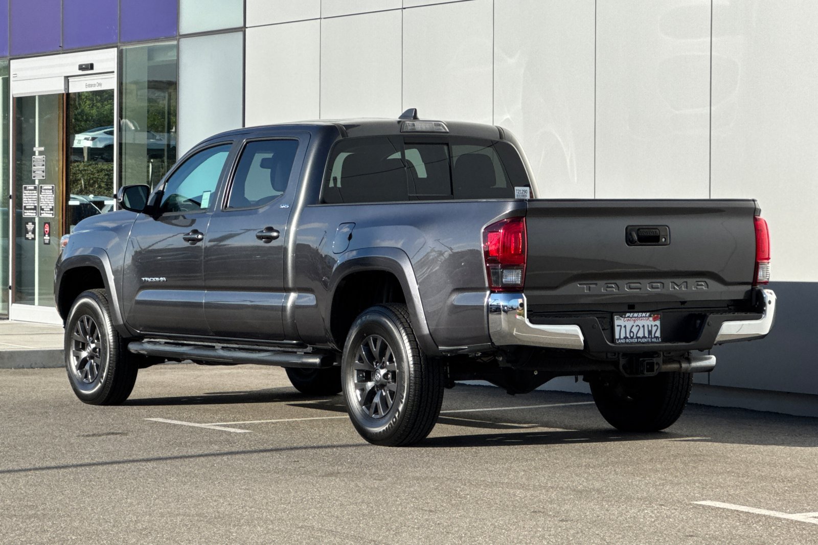 Used 2020 Toyota Tacoma SR5 RWD image 3