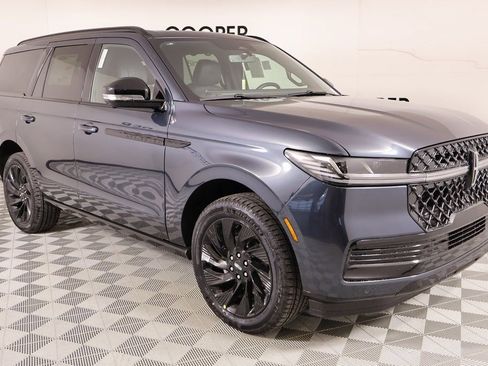 New 2025 Lincoln Navigator Reserve w/ Jet Appearance Package image 1