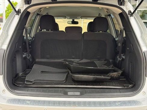 Used 2017 Nissan Pathfinder SV w/ Trailer Tow Package AWD/4WD image 9