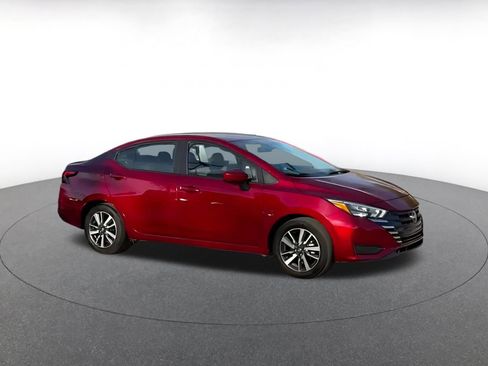 Used 2025 Nissan Versa SV image 2