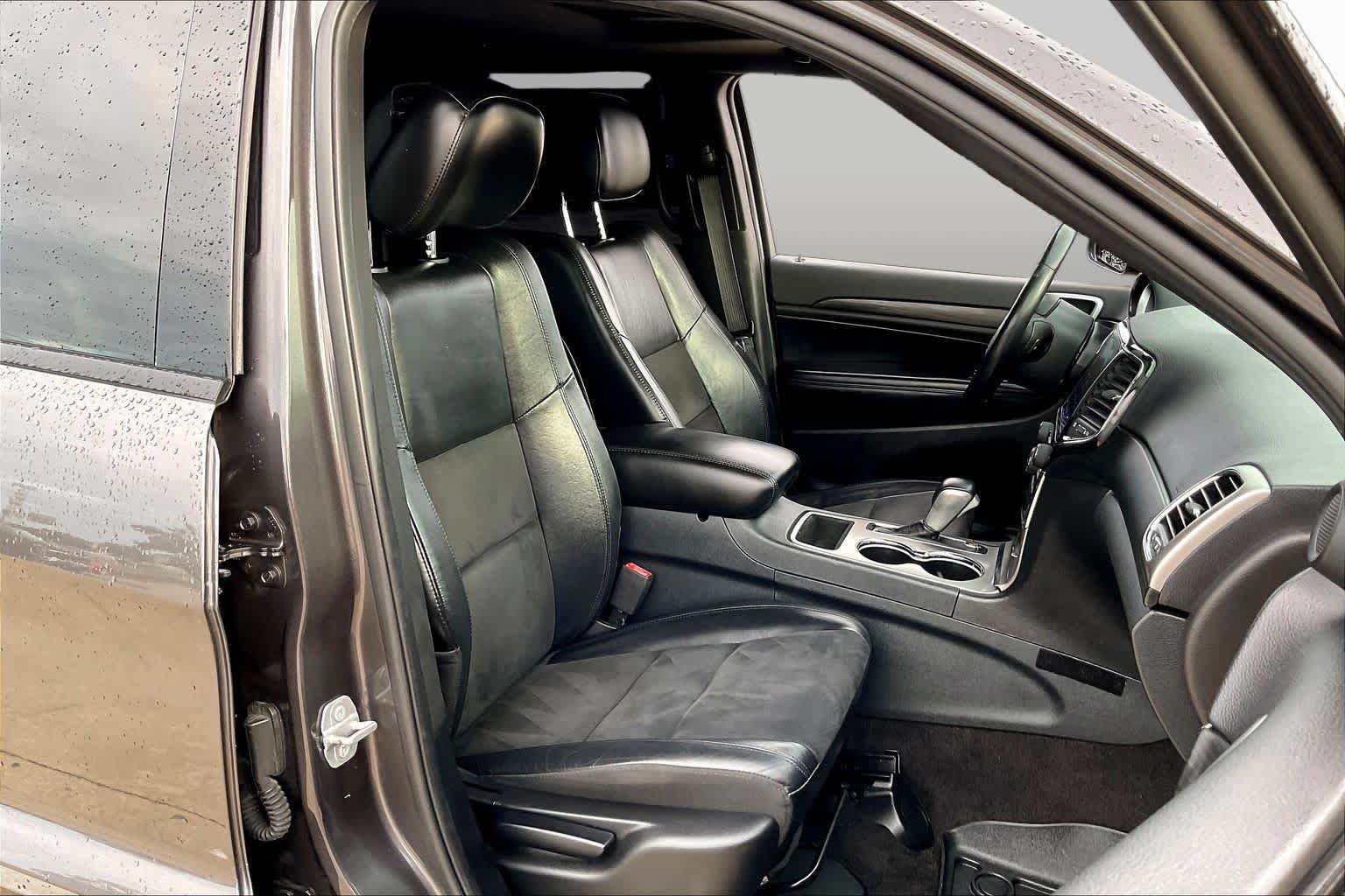 Used 2019 Jeep Grand Cherokee Altitude AWD/4WD image 9