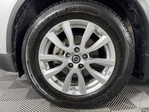 Used 2018 Nissan Rogue SV FWD image 13