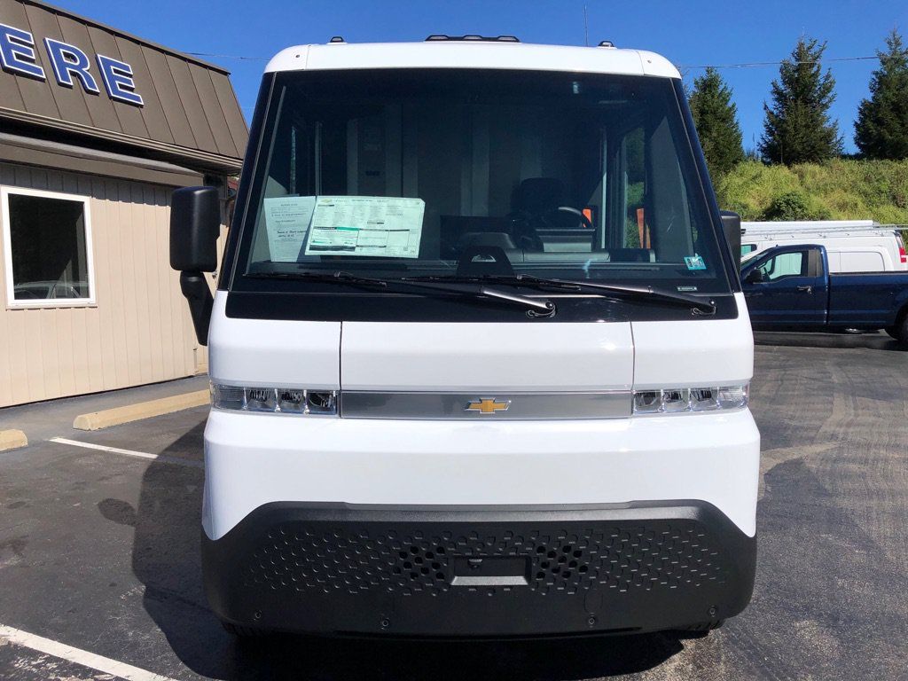 Used 2025 Chevrolet Brightdrop 400 w/ Power Door Package AWD/4WD image 9