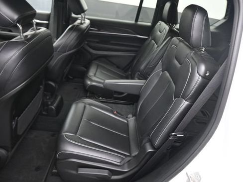 Used 2025 Jeep Grand Cherokee L Limited w/ Black Appearance Package AWD/4WD image 19