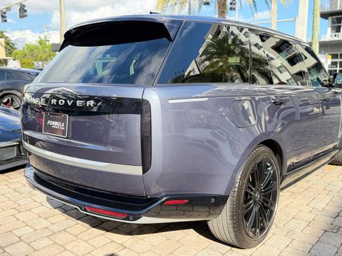 Used 2024 Land Rover Range Rover Long Wheelbase Autobiography image 13
