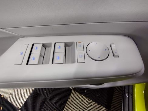 Used 2025 Hyundai Kona SEL AWD/4WD image 16