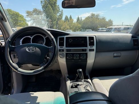 Used 2005 Toyota 4Runner SR5 AWD/4WD image 14