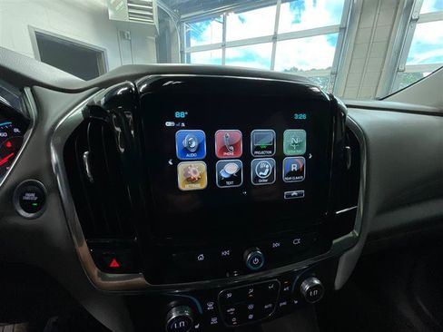 Used 2019 Chevrolet Traverse LT FWD image 17