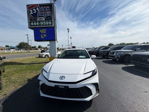 Used 2025 Toyota Camry SE FWD image 8