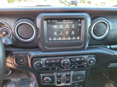 Used 2018 Jeep Wrangler Unlimited Sahara w/ Cold Weather Group AWD/4WD image 28