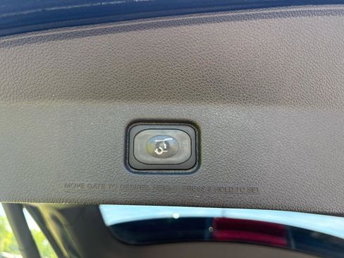Used 2015 Ford Explorer XLT w/ Equipment Group 202B FWD image 5