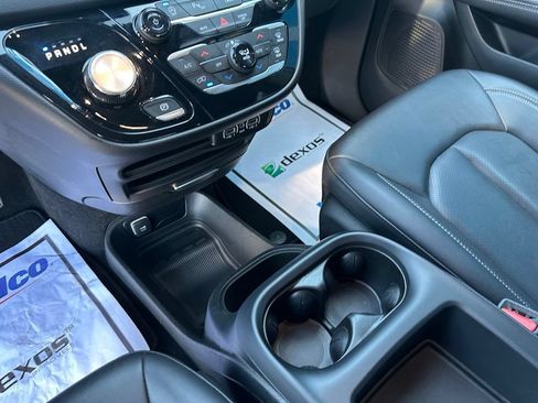 Used 2025 Chrysler Pacifica Select FWD image 15