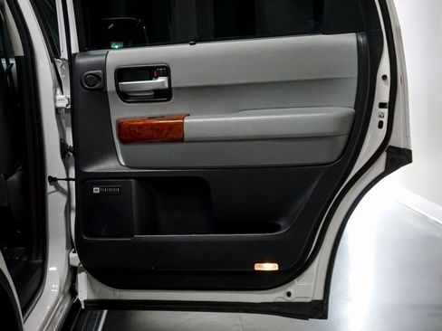 Used 2022 Toyota Sequoia Platinum AWD/4WD image 79