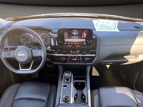 Certified 2025 Nissan Pathfinder SL image 14