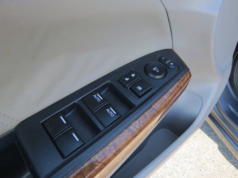 Used 2011 Honda Accord EX-L image 29