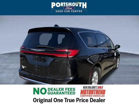 Used 2024 Chrysler Pacifica Touring-L image 32