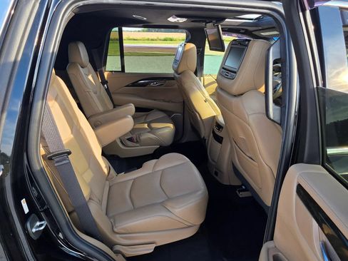 Used 2019 Cadillac Escalade Platinum AWD/4WD image 11