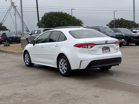 Used 2024 Toyota Corolla LE FWD image 9
