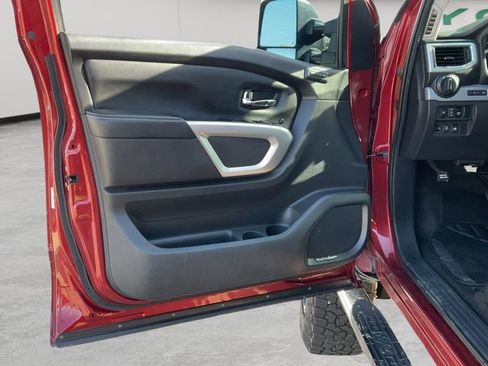 Used 2017 Nissan Titan PRO-4X w/ Pro-4x Convenience Package AWD/4WD image 13