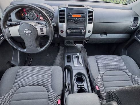 Used 2009 Nissan Frontier SE w/ SE Value Truck Pkg image 12