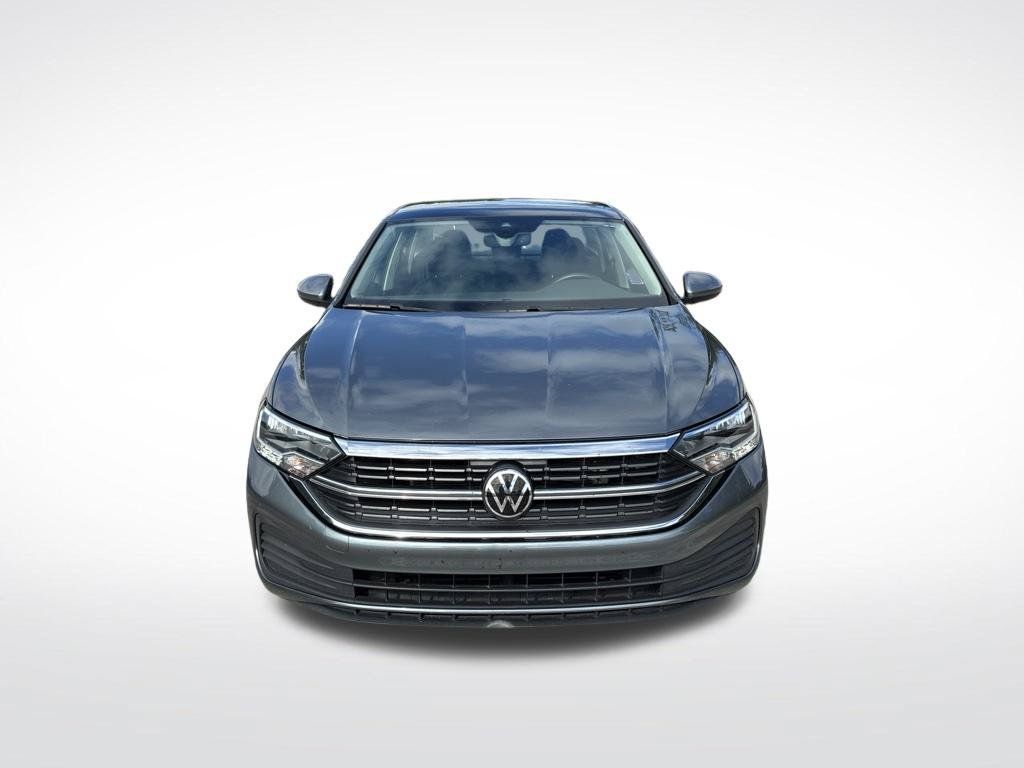 Used 2024 Volkswagen Jetta SE FWD image 3
