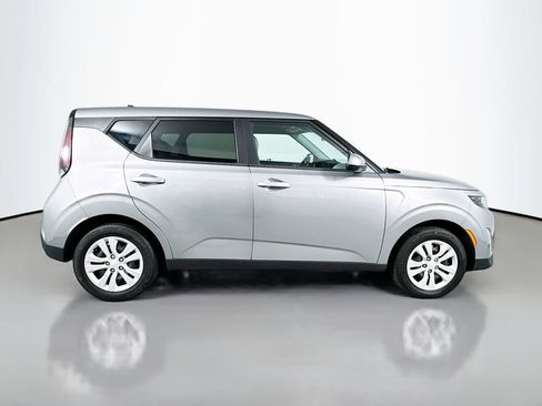 Used 2023 Kia Soul LX FWD image 8