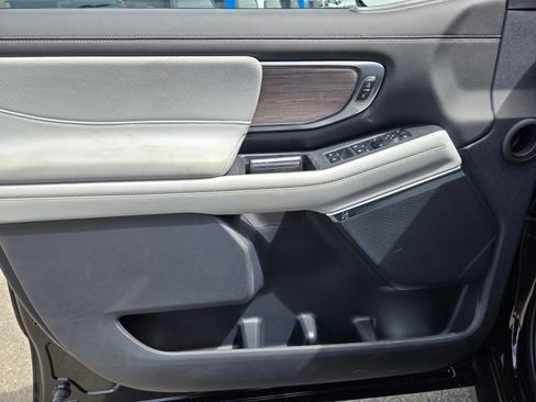 New 2026 Ford Expedition Max Platinum image 9