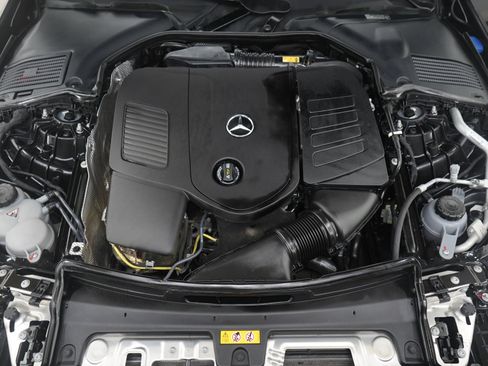 Used 2025 Mercedes-Benz C 300 4MATIC Sedan image 29