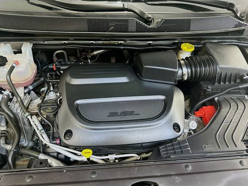 Used 2024 Chrysler Pacifica Touring-L FWD image 35