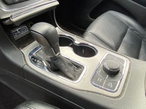 Used 2018 Jeep Grand Cherokee Limited image 9