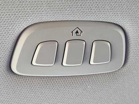 Used 2023 Ford Explorer Limited image 22