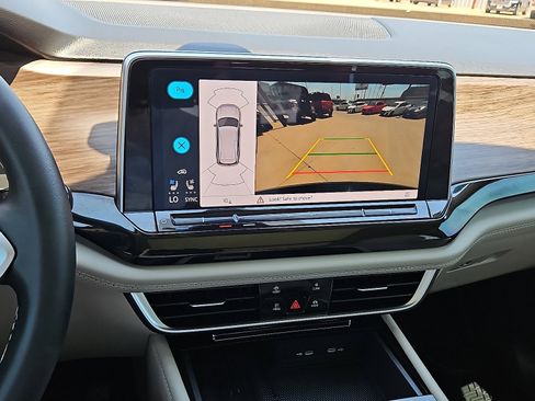 Used 2025 Volkswagen Atlas SEL image 16