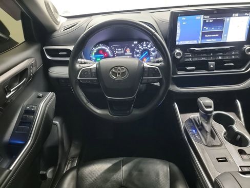 Used 2020 Toyota Highlander Platinum image 16