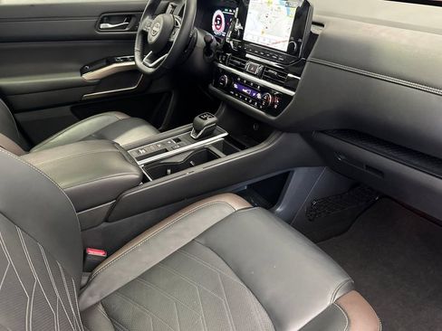 Used 2025 Nissan Pathfinder Platinum w/ Cargo Package image 16