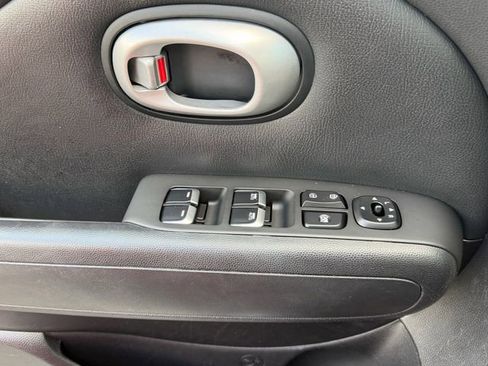 Used 2018 Kia Soul + FWD image 25