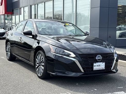 Certified 2025 Nissan Altima 2.5 SV FWD image 2