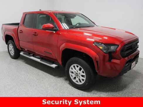 Used 2025 Toyota Tacoma SR5 image 4